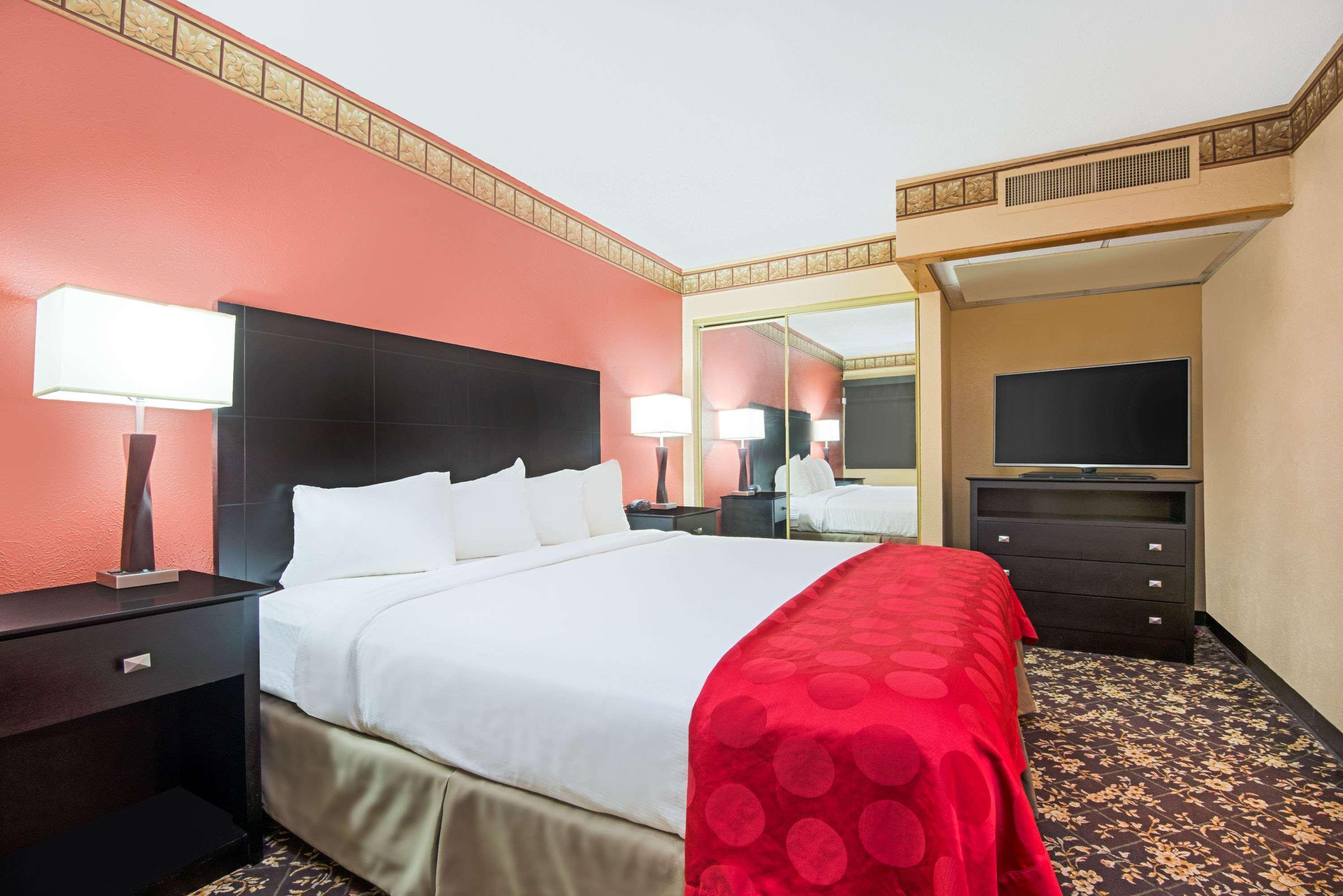 รามาดา พลาซา แอนด์ คอนเฟอเรนซ์ เซ็นเตอร์ บาย วินด์แฮม ยิลเลตต์ Hotel ภายนอก รูปภาพ