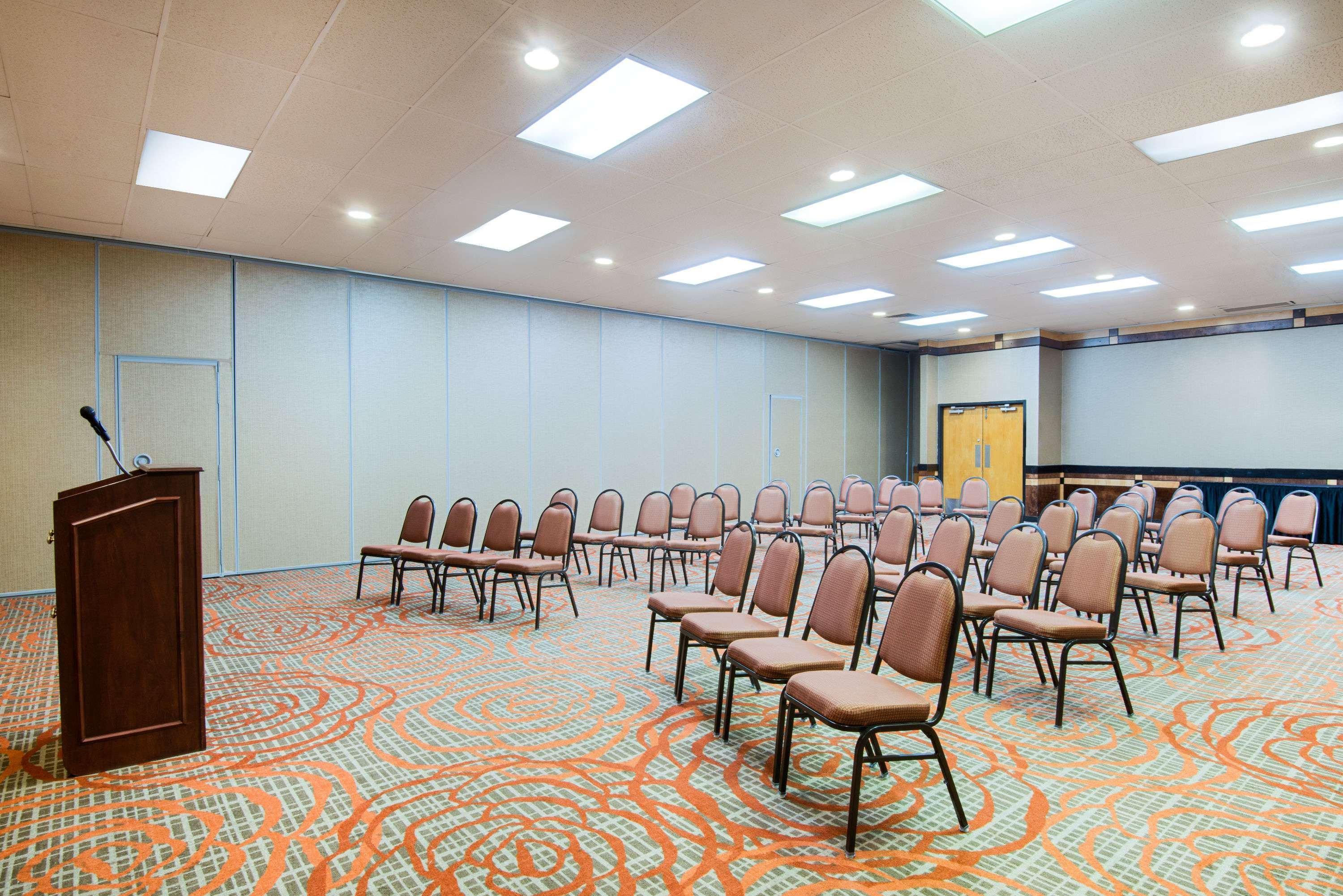 รามาดา พลาซา แอนด์ คอนเฟอเรนซ์ เซ็นเตอร์ บาย วินด์แฮม ยิลเลตต์ Hotel ภายนอก รูปภาพ