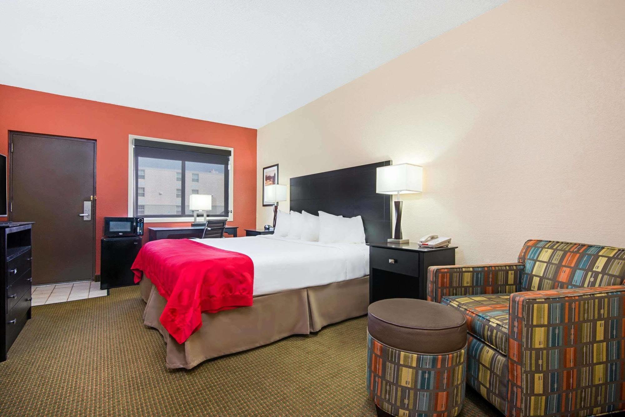 รามาดา พลาซา แอนด์ คอนเฟอเรนซ์ เซ็นเตอร์ บาย วินด์แฮม ยิลเลตต์ Hotel ภายนอก รูปภาพ