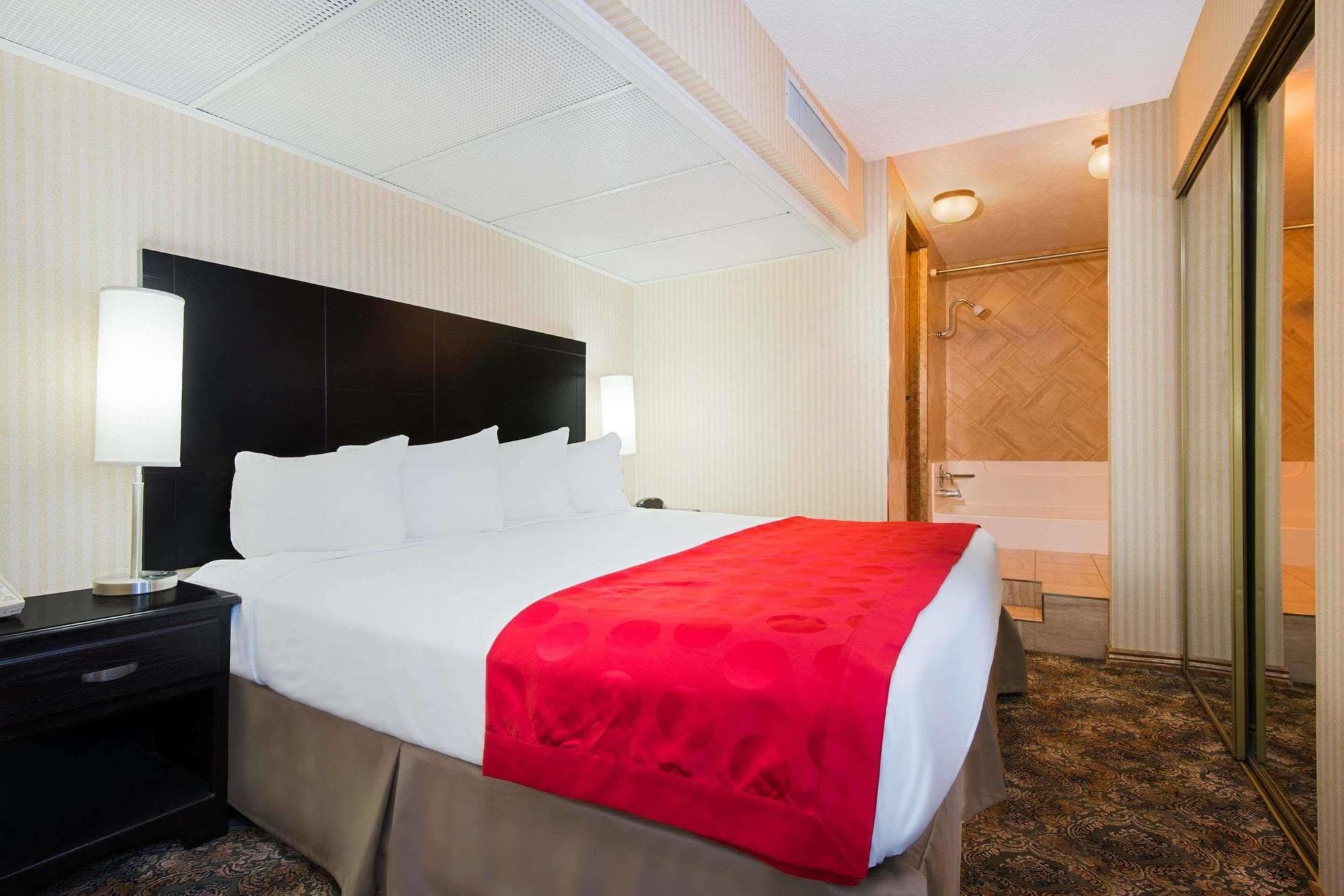 รามาดา พลาซา แอนด์ คอนเฟอเรนซ์ เซ็นเตอร์ บาย วินด์แฮม ยิลเลตต์ Hotel ภายนอก รูปภาพ