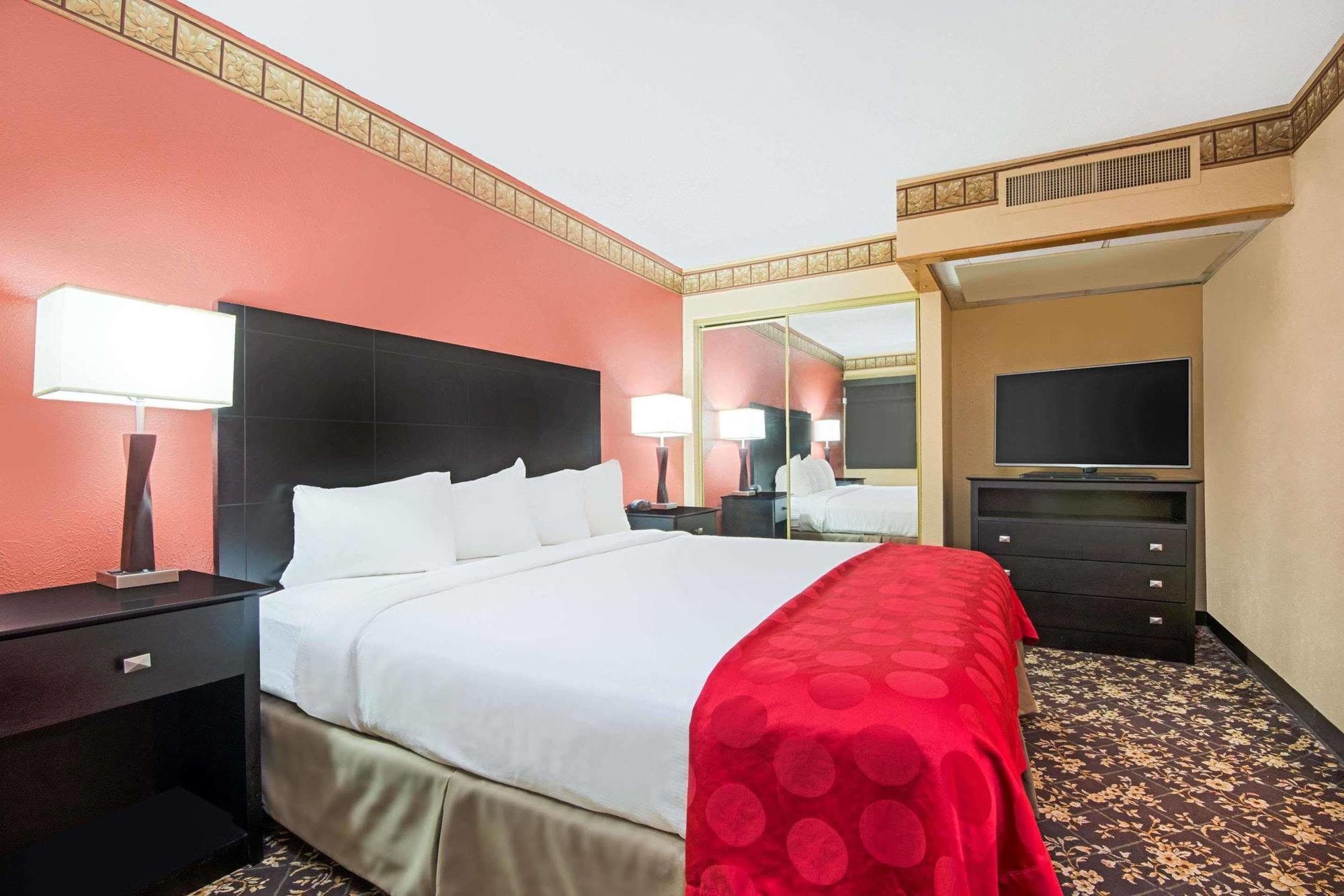 รามาดา พลาซา แอนด์ คอนเฟอเรนซ์ เซ็นเตอร์ บาย วินด์แฮม ยิลเลตต์ Hotel ภายนอก รูปภาพ