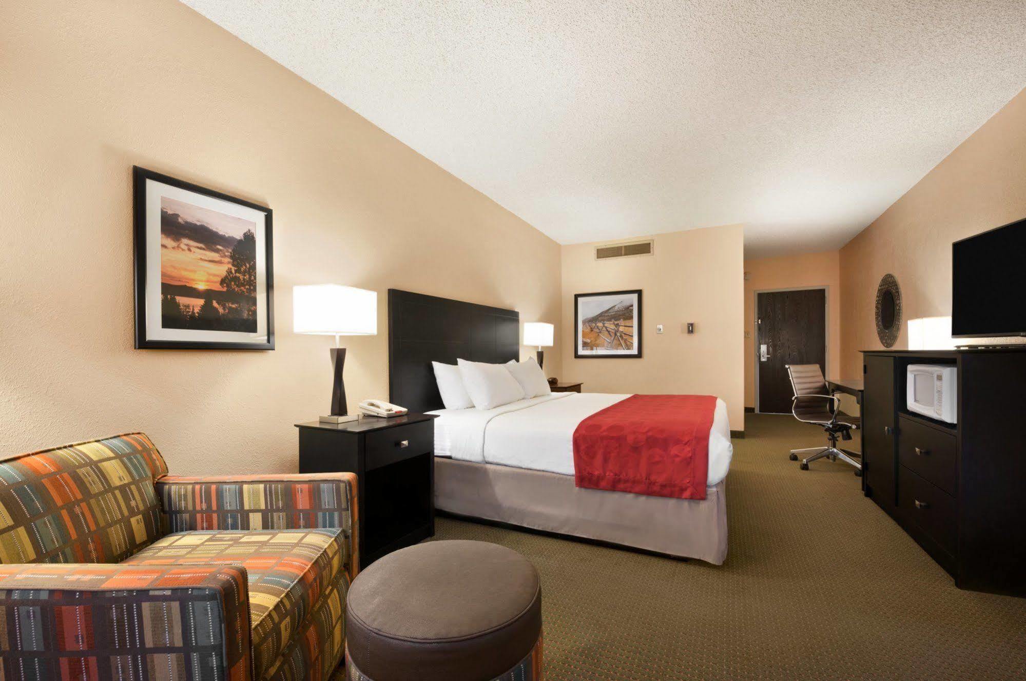 รามาดา พลาซา แอนด์ คอนเฟอเรนซ์ เซ็นเตอร์ บาย วินด์แฮม ยิลเลตต์ Hotel ภายนอก รูปภาพ