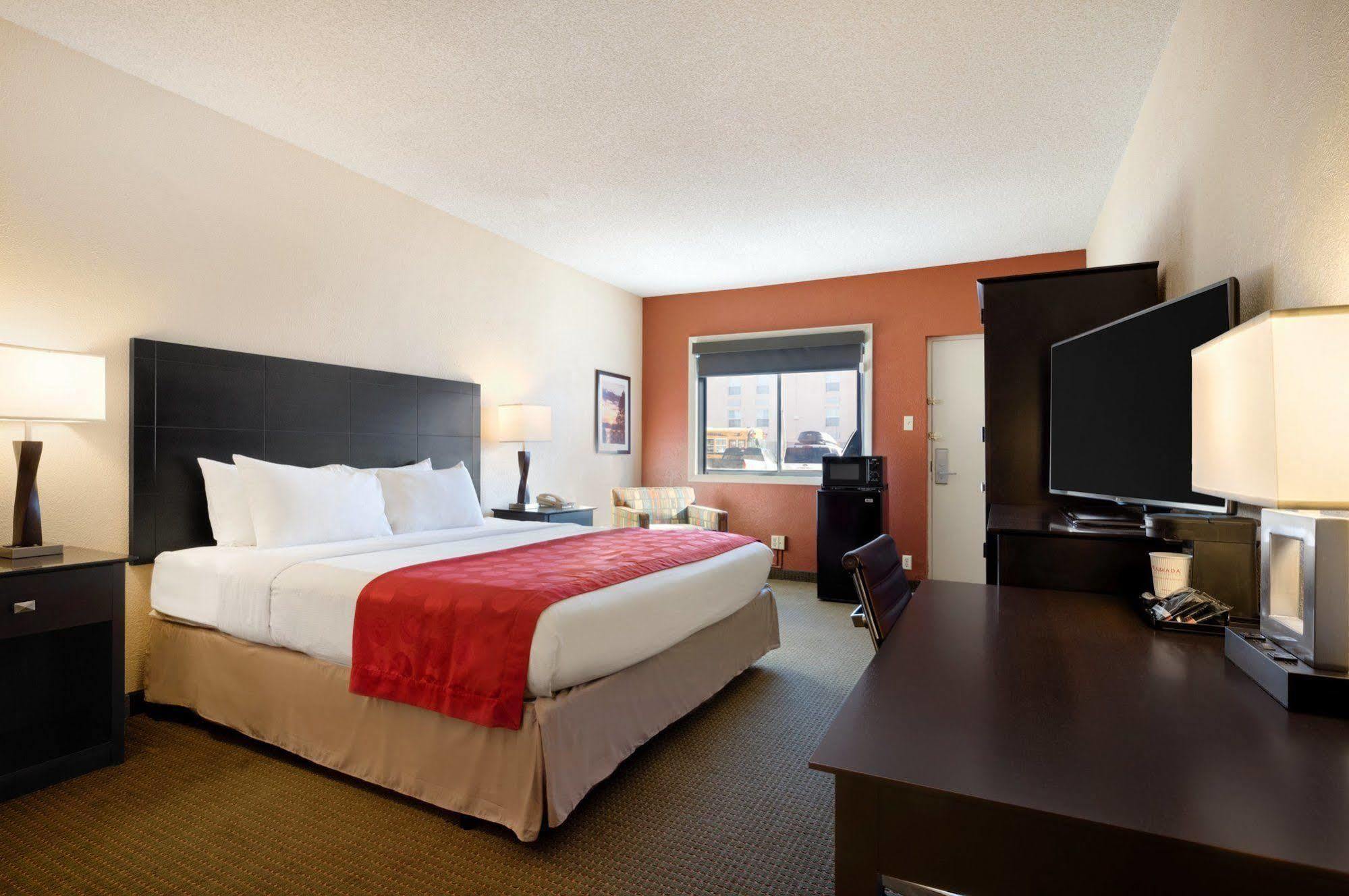 รามาดา พลาซา แอนด์ คอนเฟอเรนซ์ เซ็นเตอร์ บาย วินด์แฮม ยิลเลตต์ Hotel ภายนอก รูปภาพ